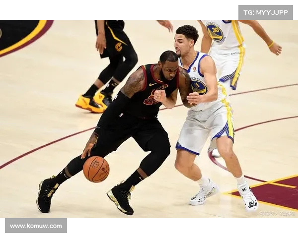 勇士队三分火力全开,轻松击败对手 勇士队三分火力全开,轻松击败对手