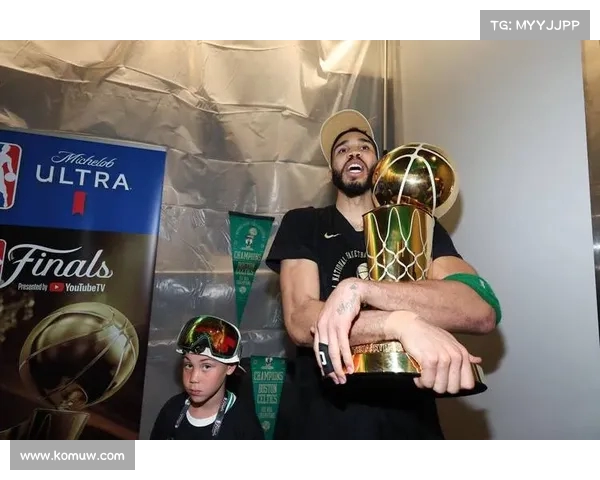 模拟总决赛:塔图姆引领绿军险胜独行侠,收获FMVP荣耀(塔图姆助跑摸高) 模拟总决赛:塔图姆引领绿军险胜独行侠,收获FMVP荣耀(塔图姆助跑摸高)