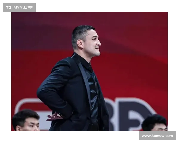 西热力江儿子学打球遭遇挑战:运球不懂引发父亲失望(西热力江真实年龄) 西热力江儿子学打球遭遇挑战:运球不懂引发父亲失望(西热力江真实年龄)