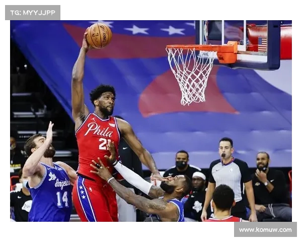 詹姆斯弧顶精准发牌,恩比德错失空篮上演失误!(詹姆斯vs恩比德) 詹姆斯弧顶精准发牌,恩比德错失空篮上演失误!(詹姆斯vs恩比德)