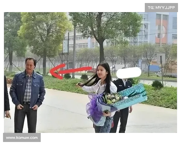 陈金飞亲自接刘亦菲下班,女方撒娇展现可爱一面,重归于好关系升温 陈金飞亲自接刘亦菲下班,女方撒娇展现可爱一面,重归于好关系升温