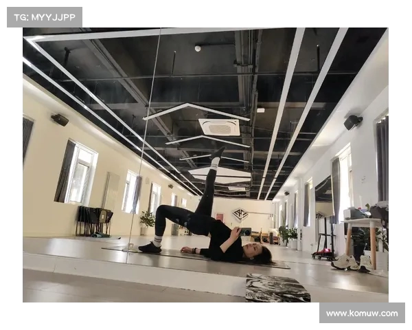 《从分居到自我重塑:健身房里的臀部锻炼和私教的“突袭”》(我是一名健身房的私教) 《从分居到自我重塑:健身房里的臀部锻炼和私教的“突袭”》(我是一名健身房的私教)